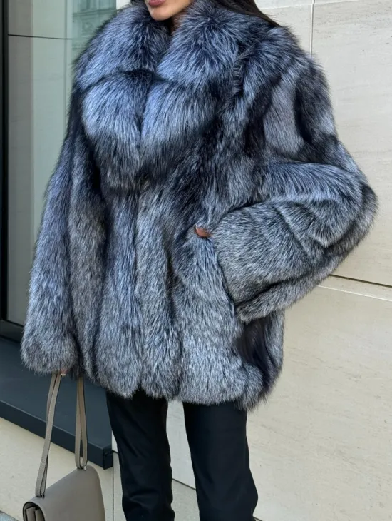 Шуба из меха чернобурки серебристо-черного цвета, цельные пластины - фото 3