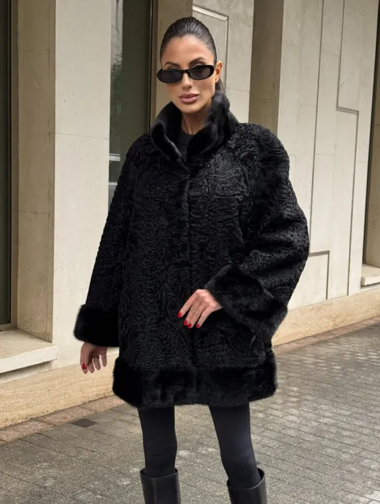 Черное полупальто из меха каракульчи, стойка воротник и манжет из норки - фото 9