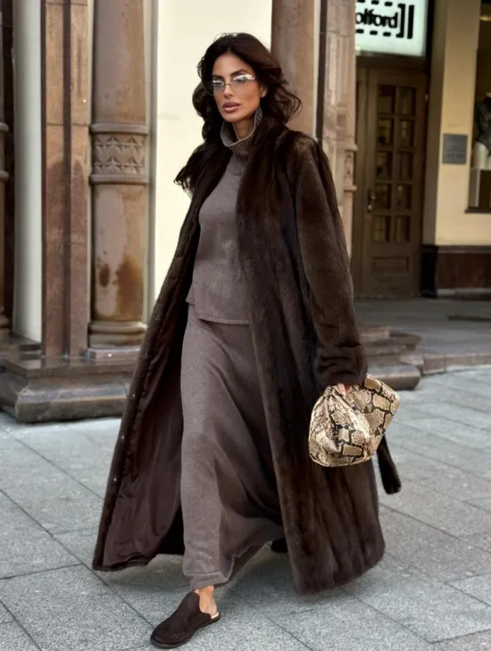 Модная длинная норковая шуба «зима 2025» из скандинавской норки - цвет орех - фото 0