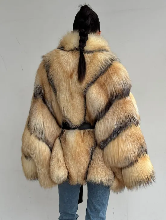 Шуба из меха лисы «Golden fox» - летучая мышь - фото 3