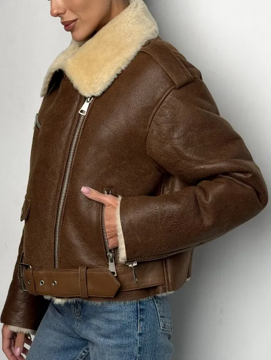 Короткая зимняя женская дубленка авиатор - фото 5