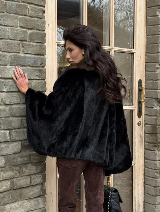 Шуба - пончо из аукционной норки Black с воротником из куницы - фото 10