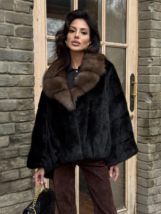 Шуба - пончо из аукционной норки Black с воротником из куницы - фото 4