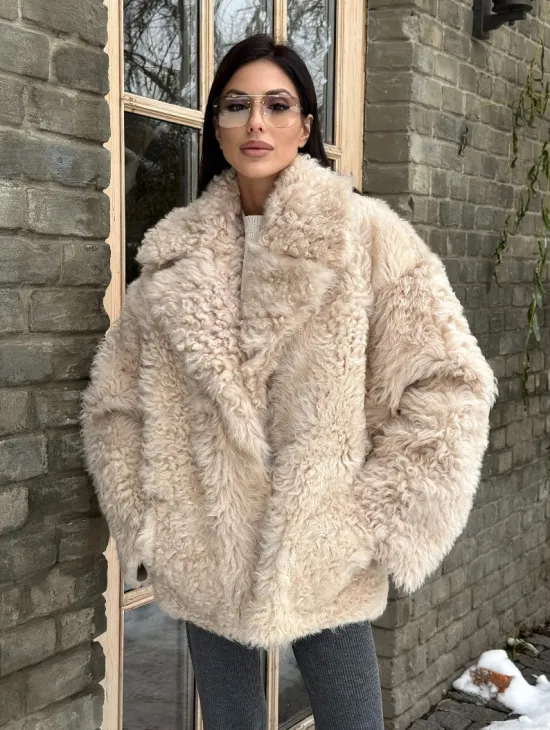 Светлая короткая шуба из испанской овчины - фото 8