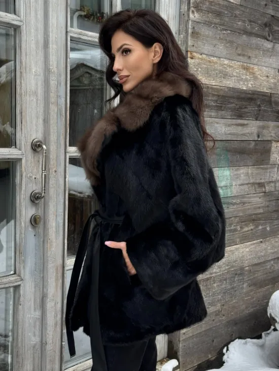 Черная шуба из норки с английским воротником из куницы - фото 4