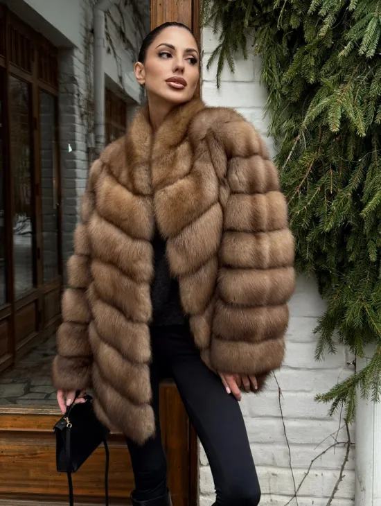 Полушубок из куницы с воротником V-образным - фото 9