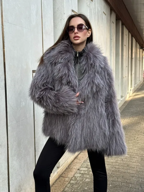 Шуба из меха енота с английским воротником цвет - лаванда - фото 9