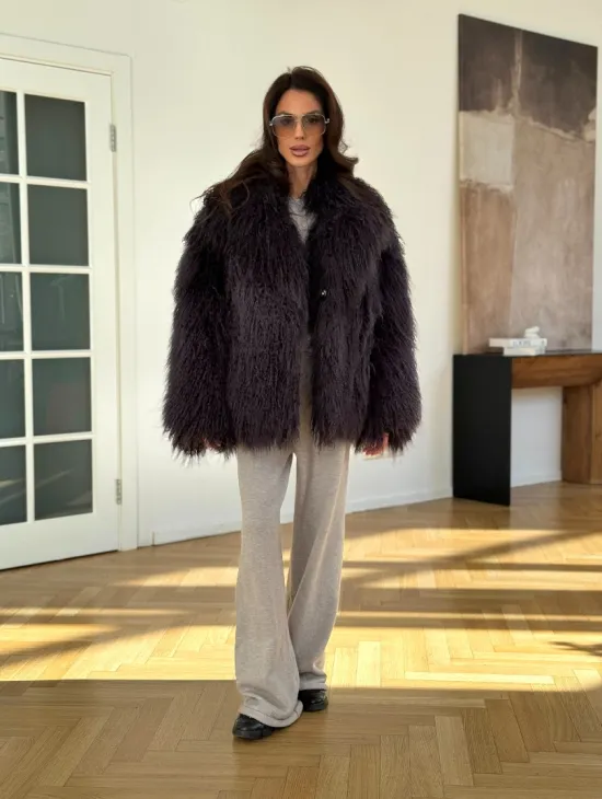 Полушубок из меха ламы в цвете графит - фото 9
