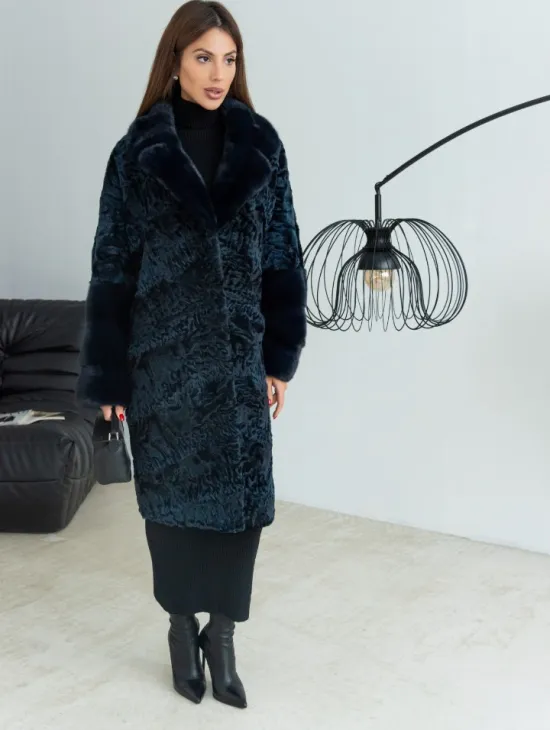 Шуба из каракульчи с английским воротником норки - цвет темно-синий - фото 1