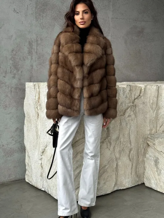 Полушубок из куницы в натуральном бежевом цвете - фото 3