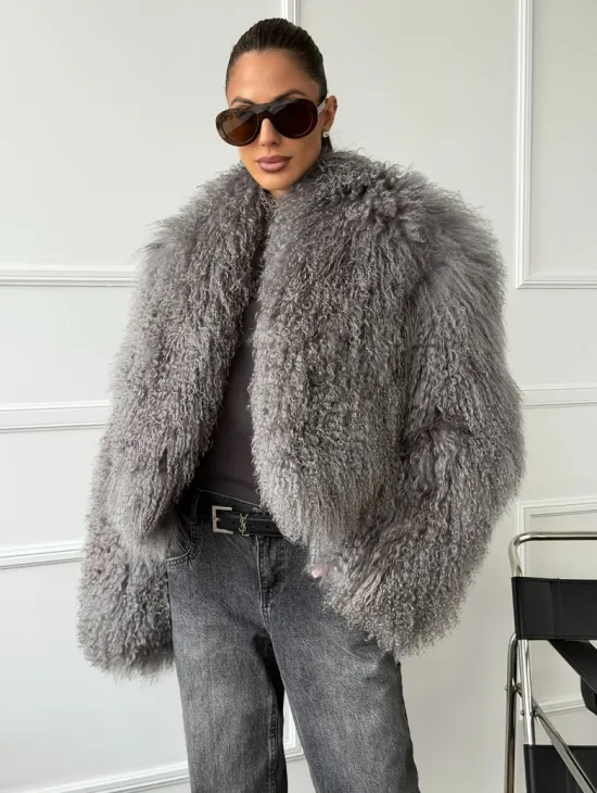 Серая шубка из меха ламы - фото 0