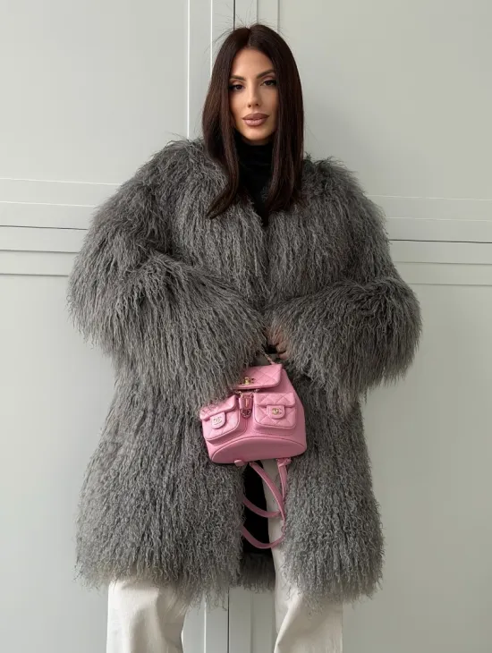 Удлиненная серая шуба из ламы - фото 10