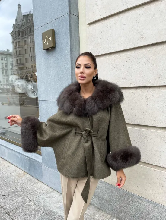 Пальто - пончо из натуральной шерсти с капюшоном из меха песца - фото 2