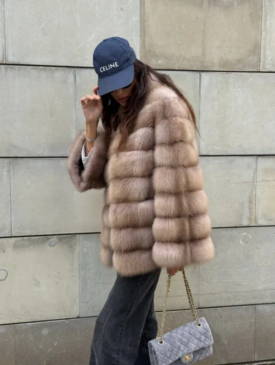 Шуба из меха куницы - фото 11