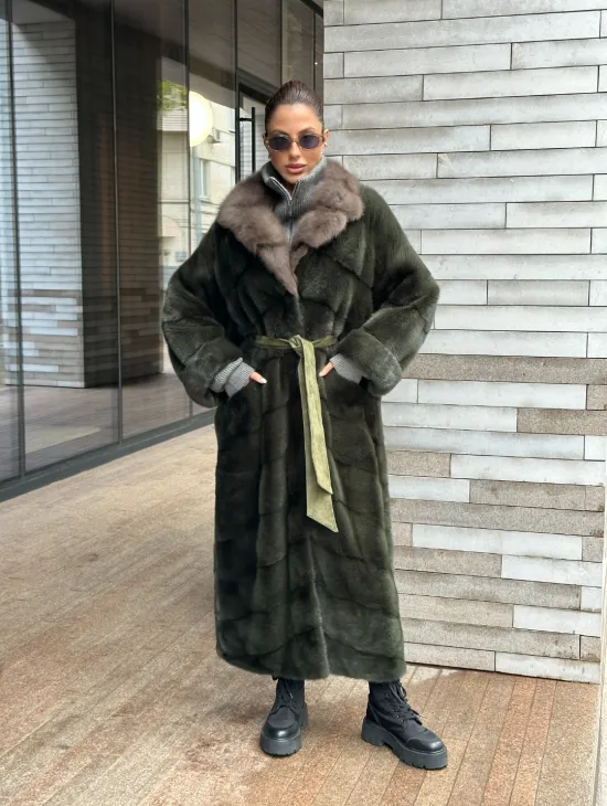 Шуба норковая хаки с воротником из меха куницы - фото 7