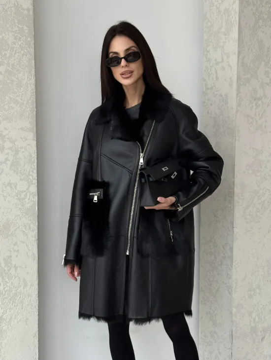 Черная дубленка на тоскане - фото 7