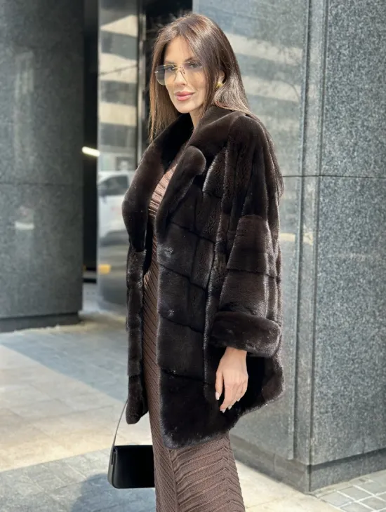 Укороченная норковая шуба в цвете шоколад - фото 3